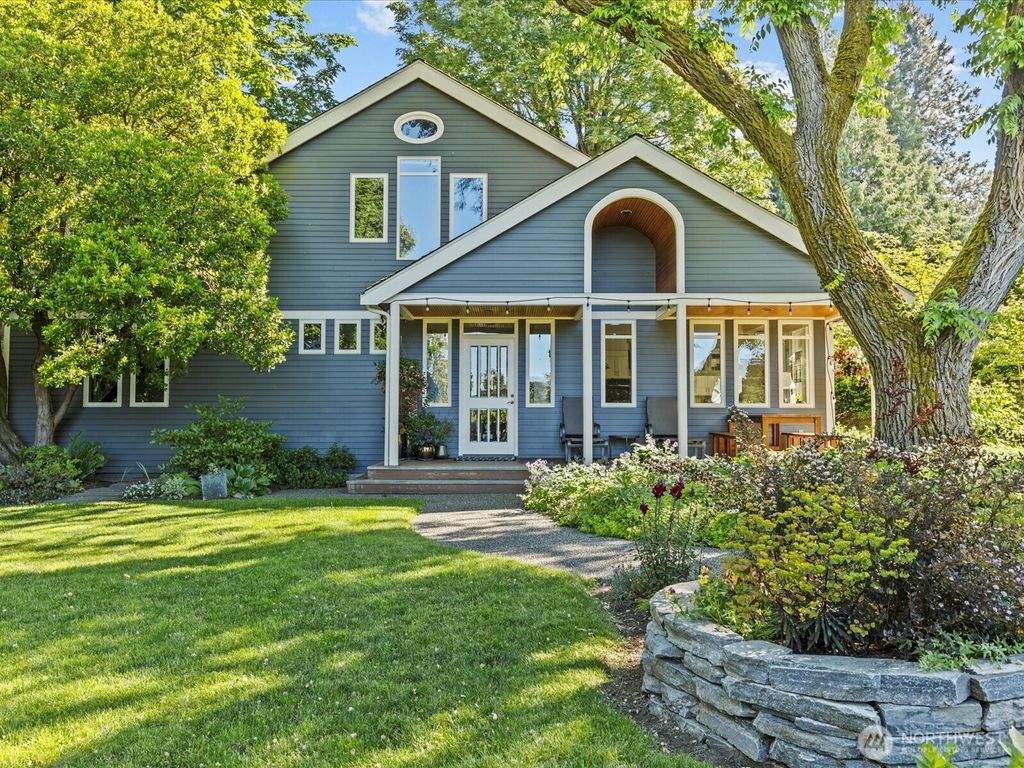 Photo of 11231 NE 67th Street, Kirkland, WA 98033 (MLS # 2392134)