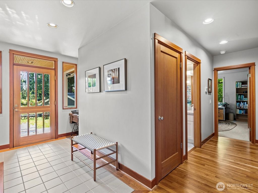 Photo of 11231 NE 67th Street, Kirkland, WA 98033 (MLS # 2392134)