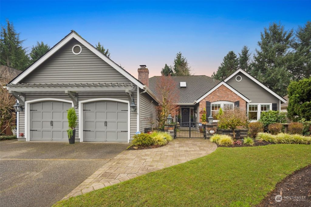 Photo of 14513 NE 61 Street, Redmond, WA 98052 (MLS # 2189265)