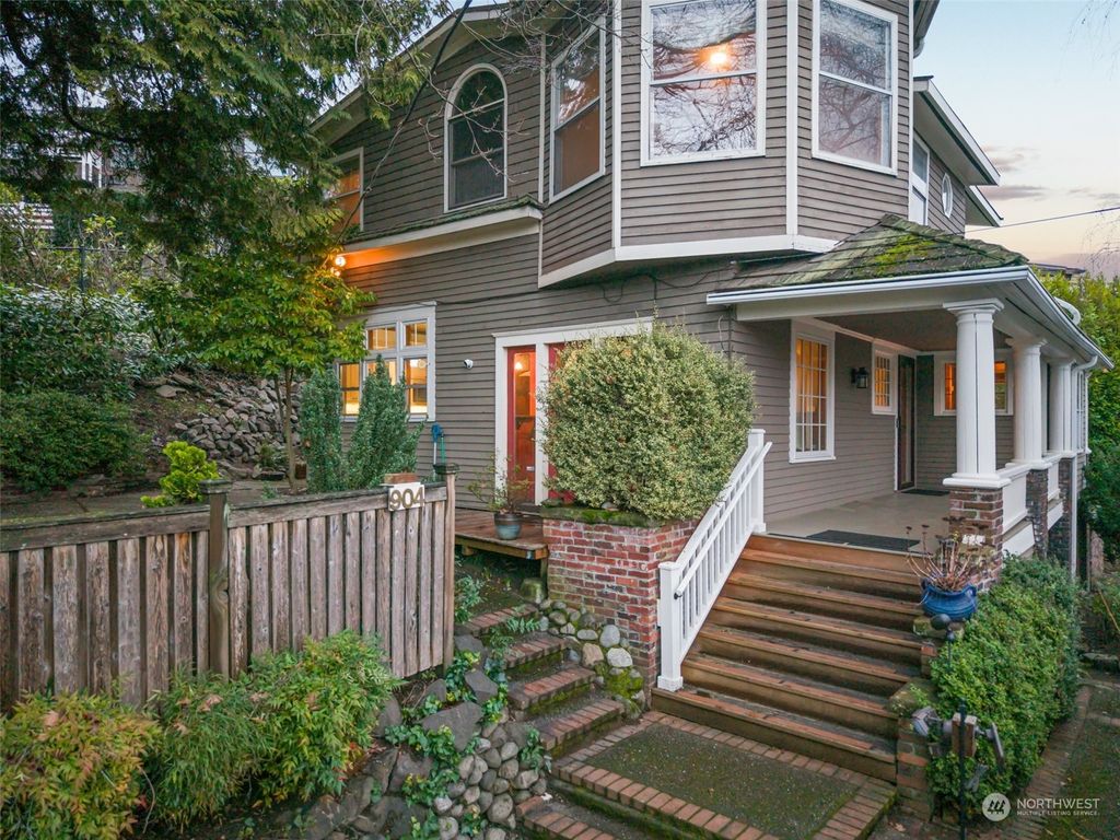 Photo of 904 8th Avenue W, Seattle, WA 98119 (MLS # 2320505)