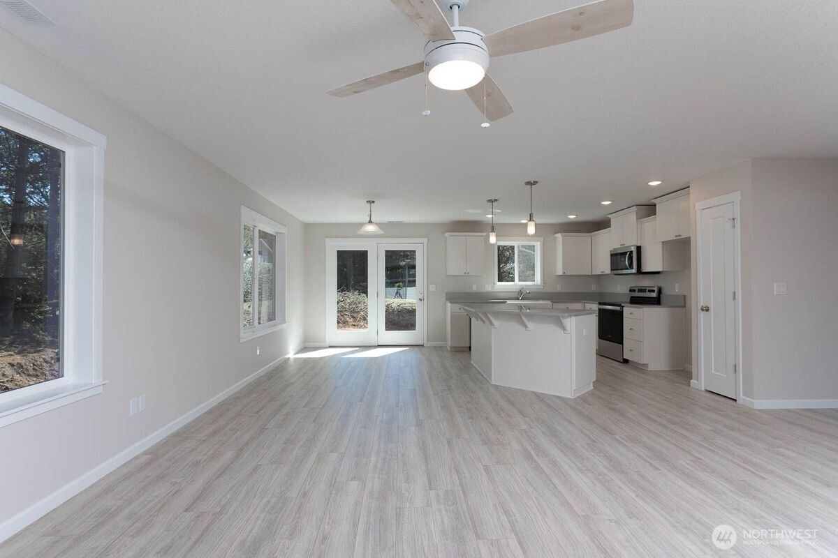 105 E D Street