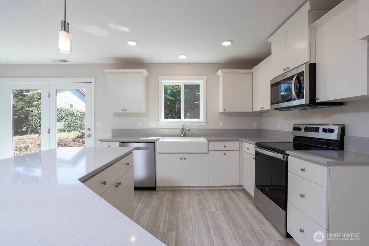 105 E D Street