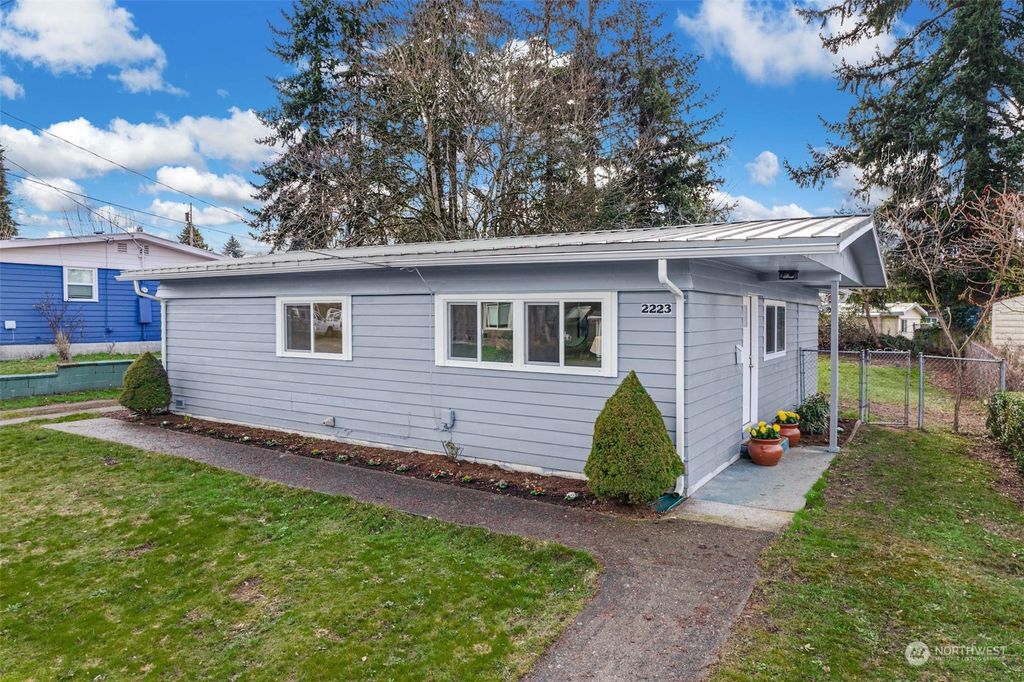 Photo of 2223 NE 8th Place, Renton, WA 98056 (MLS # 2197083)