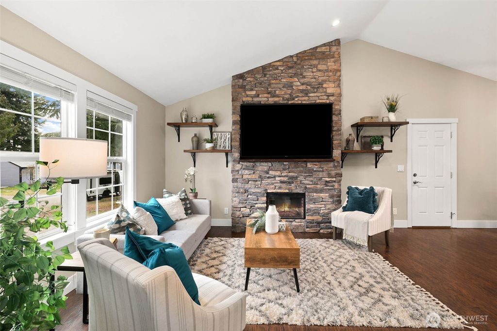 Photo of 33339 40th Avenue SW, Federal Way, WA 98023 (MLS # 2482877)