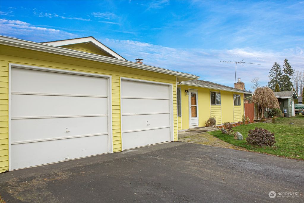Photo of 4823 103rd Place NE, Marysville, WA 98270 (MLS # 2034020)