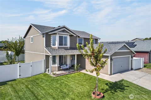 Photo of 1605 S 14th Street, Sunnyside, WA 98944 (MLS # 2587257)