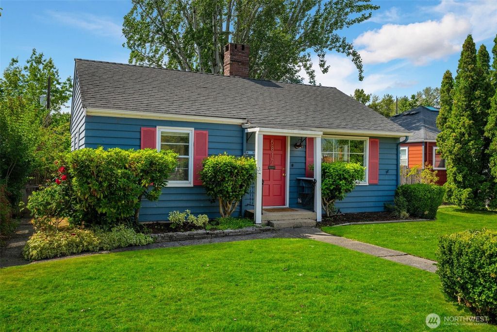 Photo of 5817 56th Ave Ave NE, Seattle, WA 98105 (MLS # 2417590)