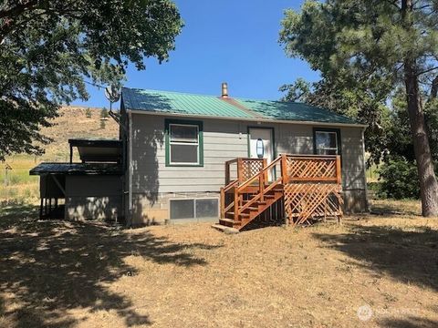 Photo of 20541 N WENAS Road, Selah, WA 98942 (MLS # 2412641)