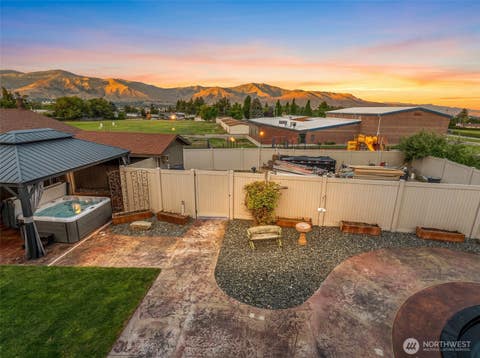 Photo of 1428 NE Terrace Court, East Wenatchee, WA 98802 (MLS # 2543955)