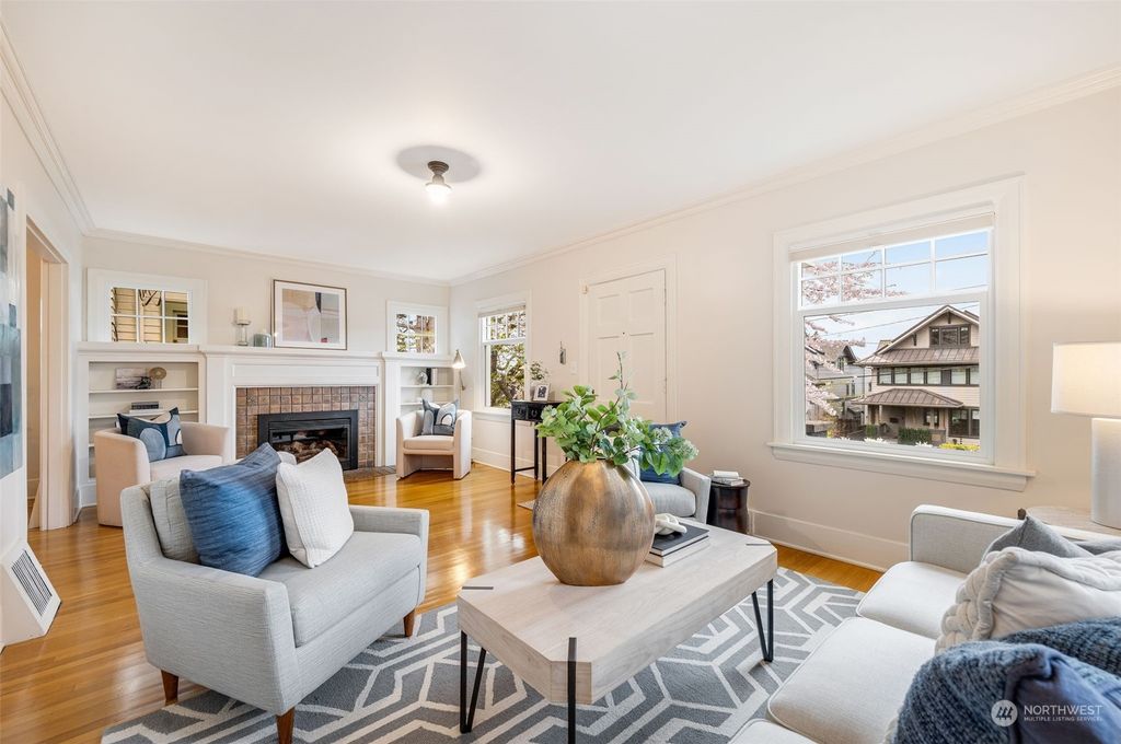 Photo of 1516 10th Avenue W, Seattle, WA 98119 (MLS # 2053295)