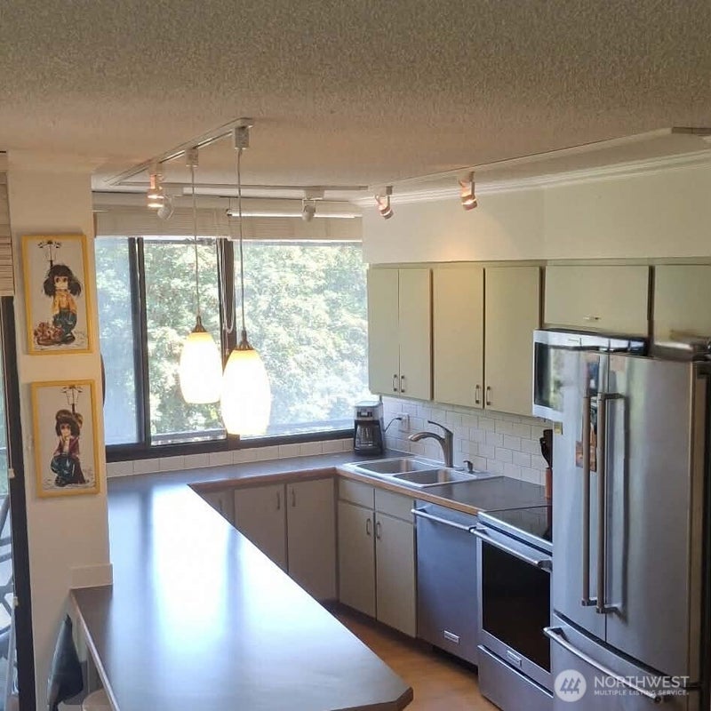 1910 Evergreen Park Drive SW 302