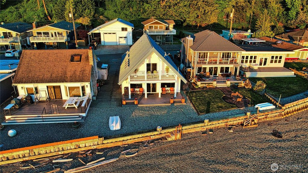Photo of 14028 Evergreen Way Way, Stanwood, WA 98292 (MLS # 2443963)