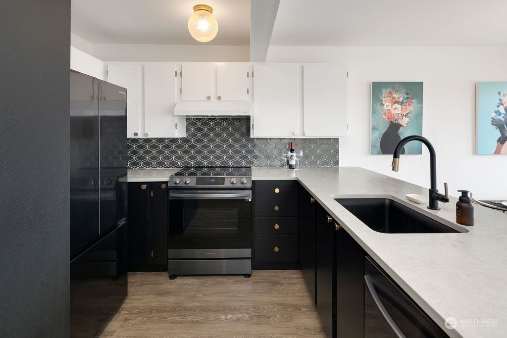 Photo of 29 Etruria Street #401, Seattle, WA 98109 (MLS # 2127806)