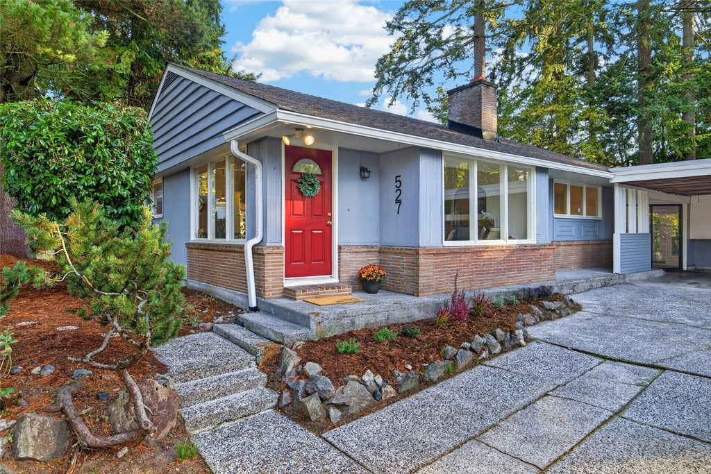 Photo of 527 N 172ND Street, Seattle, WA 98133 (MLS # 2597987)