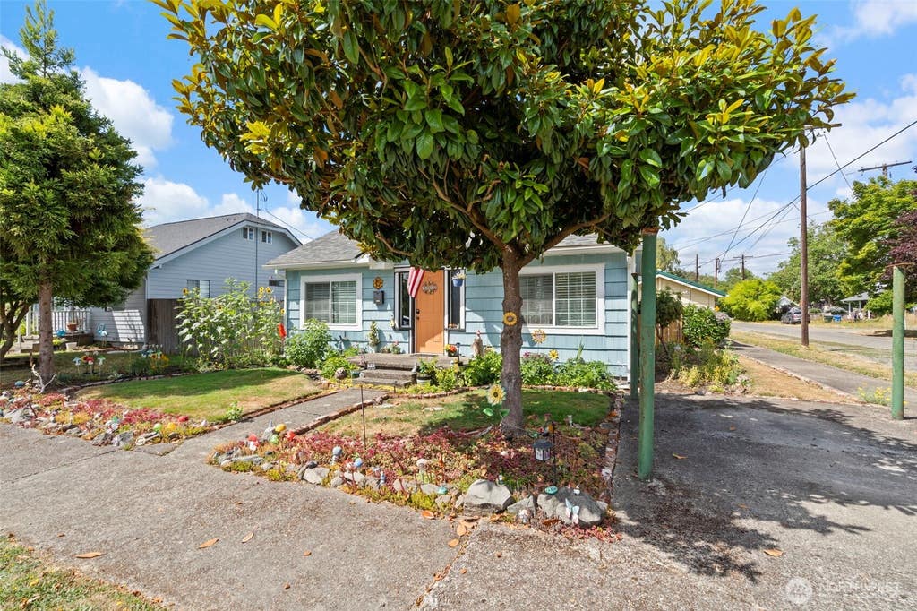Photo of 1131 J Street, Centralia, WA 98531 (MLS # 2558347)