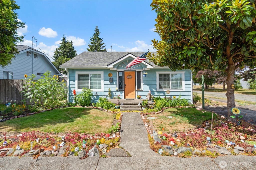Photo of 1131 J Street, Centralia, WA 98531 (MLS # 2558347)