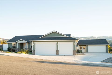 Photo of 647 S Newton Avenue, East Wenatchee, WA 98802 (MLS # 2444994)
