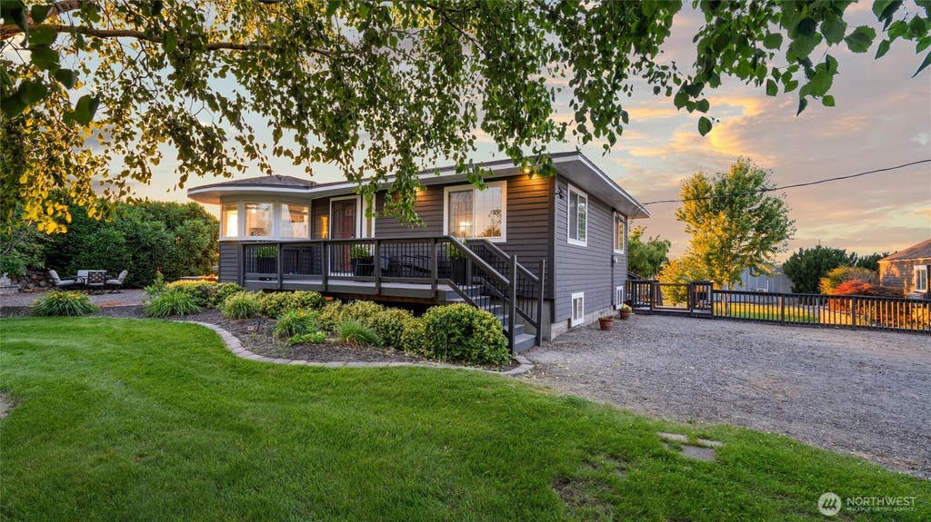 Photo of 500 Haworth Road, Pasco, WA 99301 (MLS # 2547252)