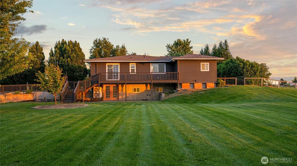 Photo of 500 Haworth Road, Pasco, WA 99301 (MLS # 2547252)
