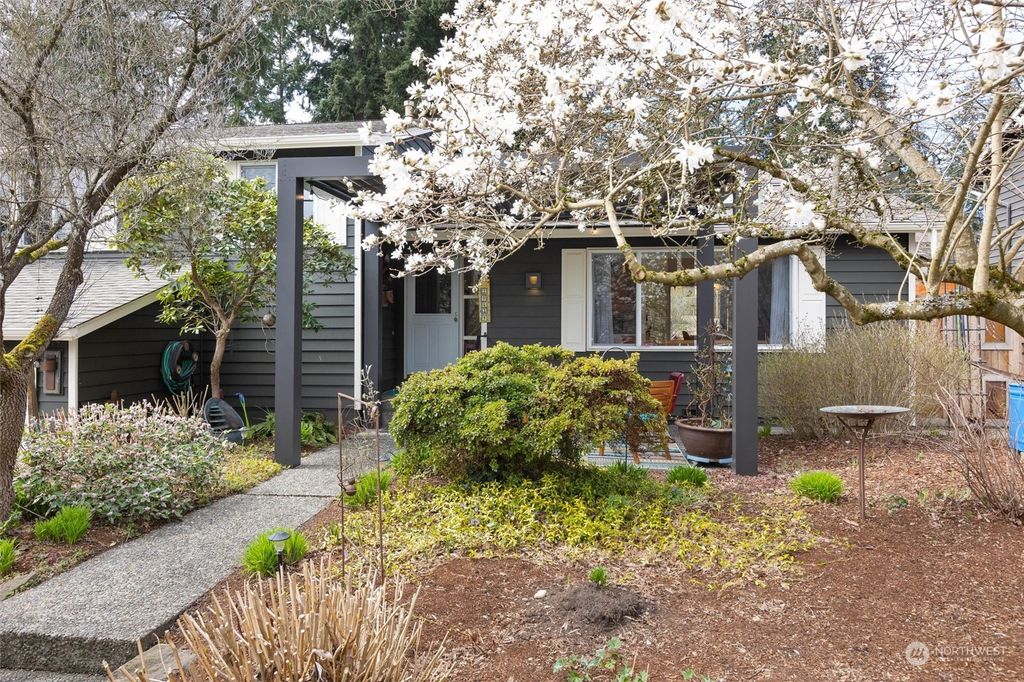 Photo of 19519 30th Avenue NE, Shoreline, WA 98155 (MLS # 2050608)