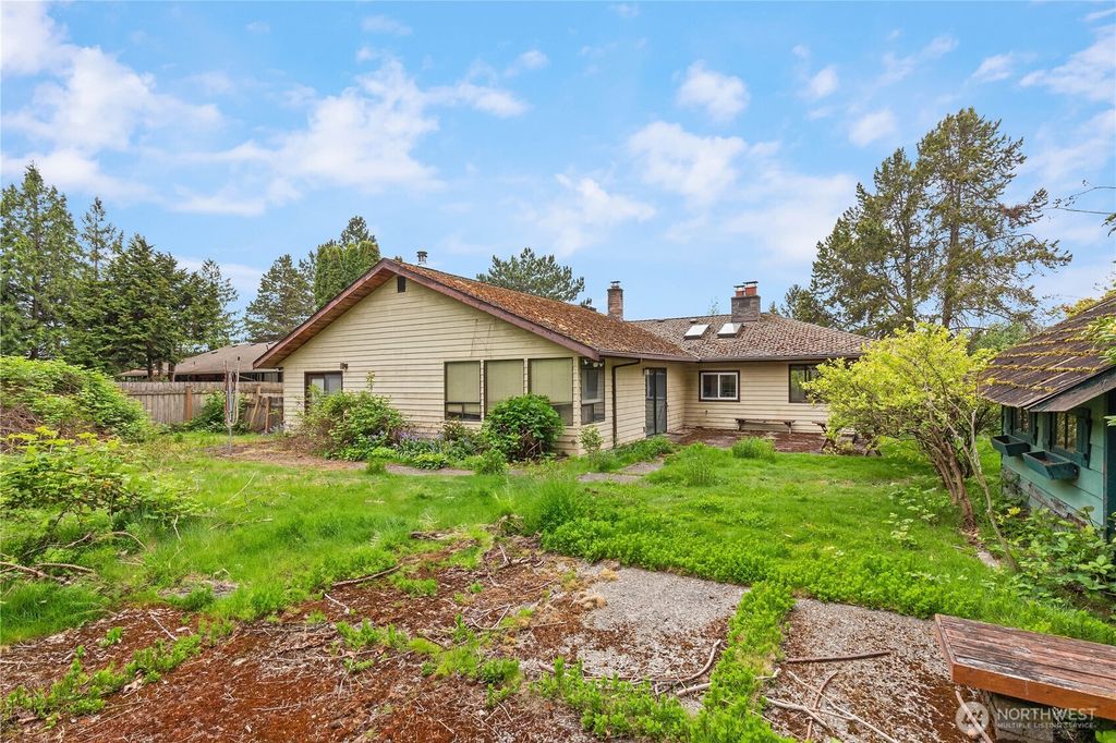 Photo of 3720 80th Avenue SE, Mercer Island, WA 98040 (MLS # 2515369)