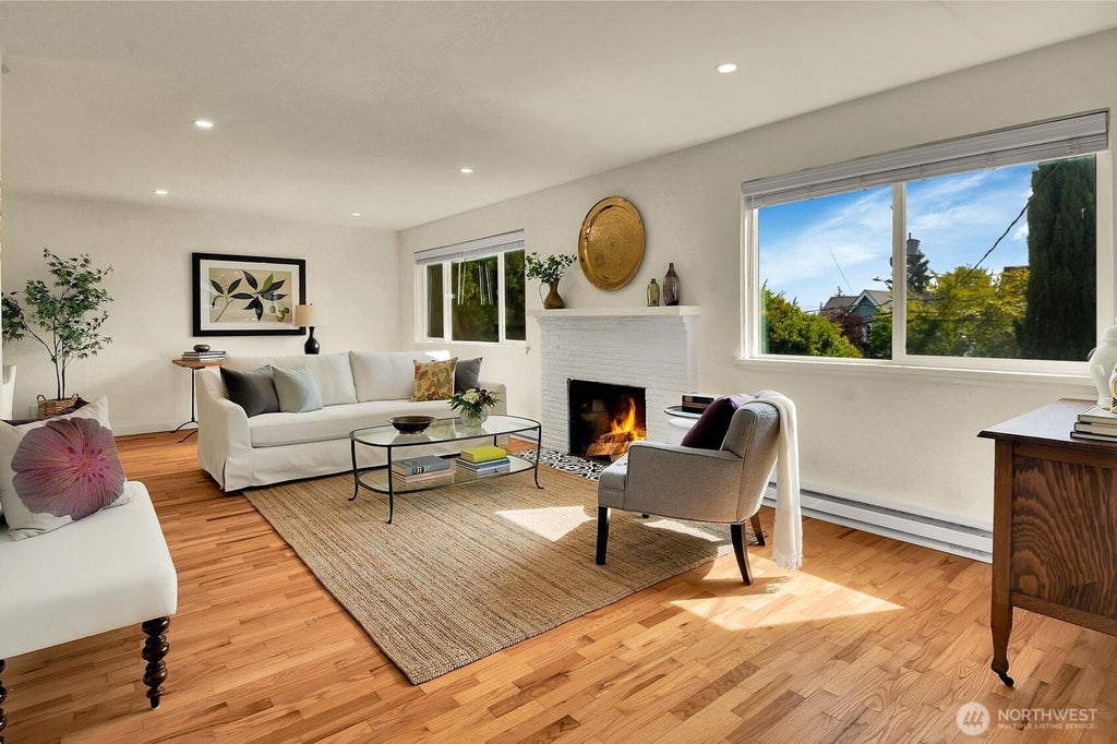 Photo of 2353 Federal Avenue E, Seattle, WA 98102 (MLS # 2576725)