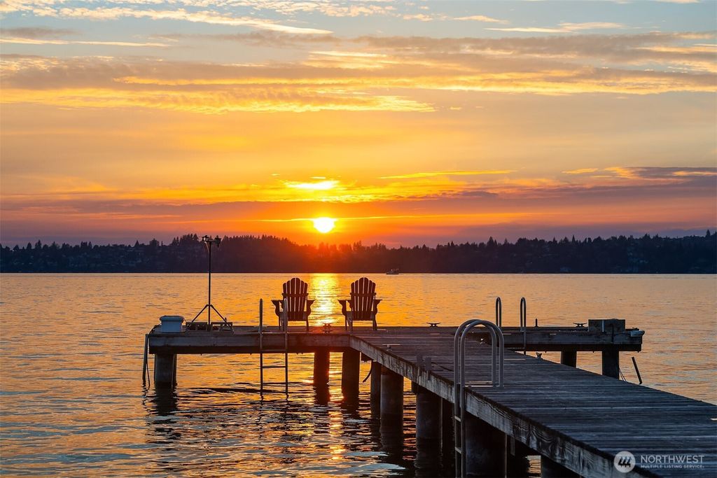 Photo of 6209 Lake Washington Blvd Blvd NE, Kirkland, WA 98033 (MLS # 2430064)