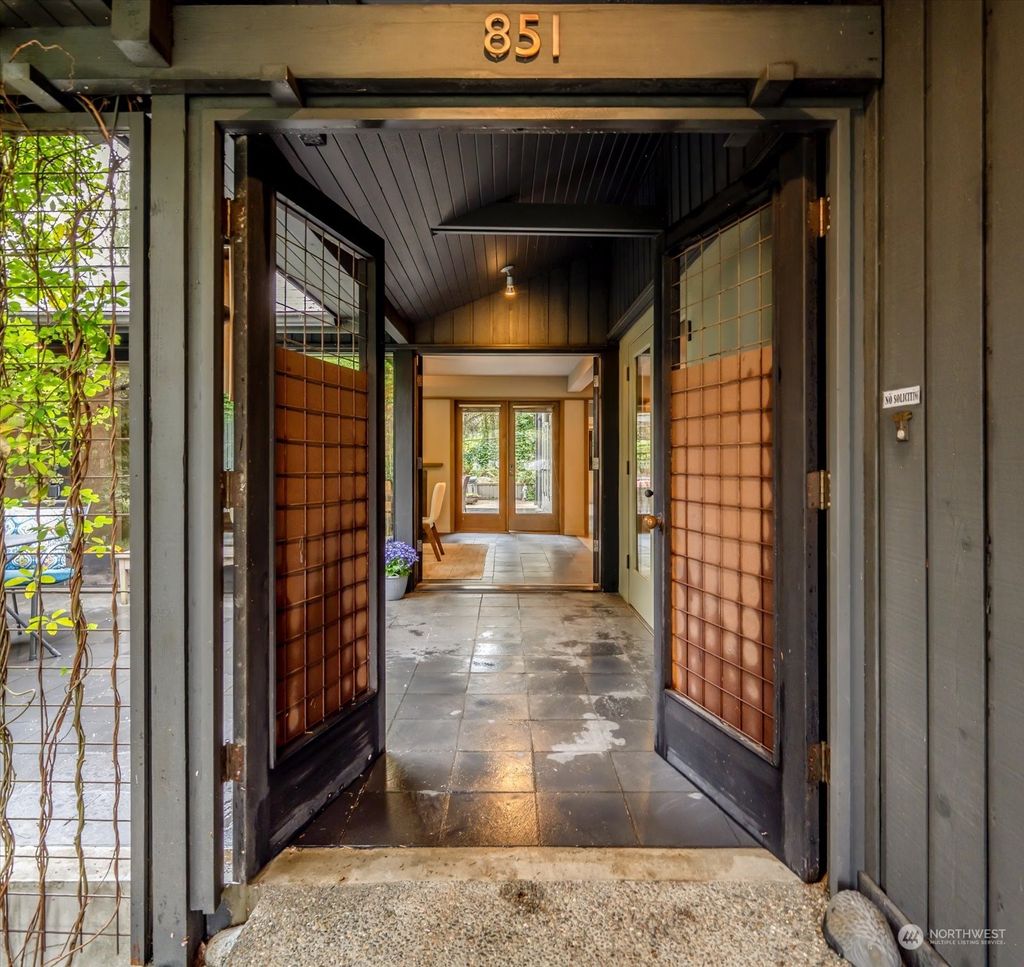 Photo of 851 80th Avenue NE, Medina, WA 98039 (MLS # 2208809)