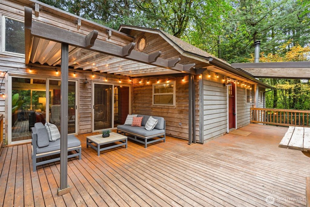 Photo of 19124 SE 213th Street, Renton, WA 98058 (MLS # 2447358)