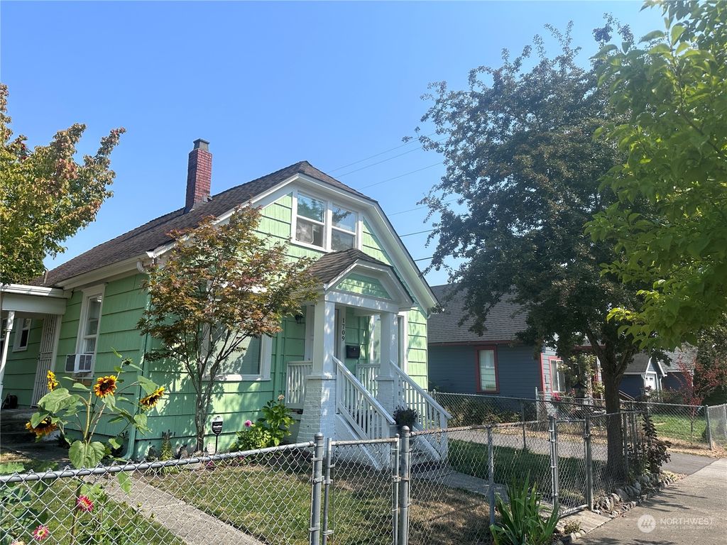Photo of 1709 21st St St, Everett, WA 98201 (MLS # 2157455)