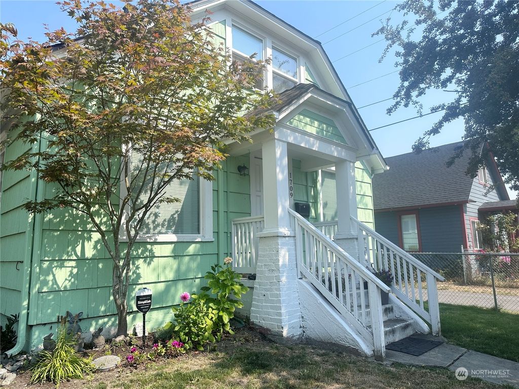 Photo of 1709 21st St St, Everett, WA 98201 (MLS # 2157455)
