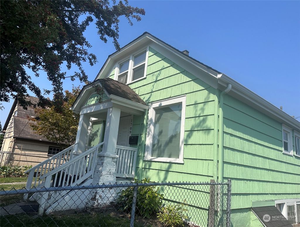 Photo of 1709 21st St St, Everett, WA 98201 (MLS # 2157455)