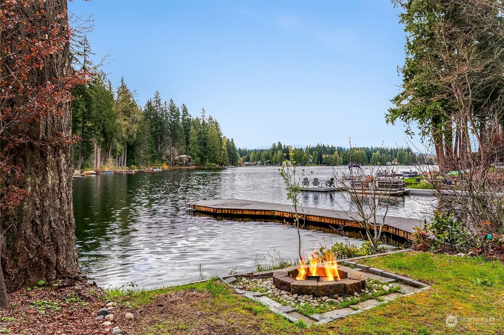 Photo of 22519 SE 20th Street, Sammamish, WA 98075 (MLS # 2061792)