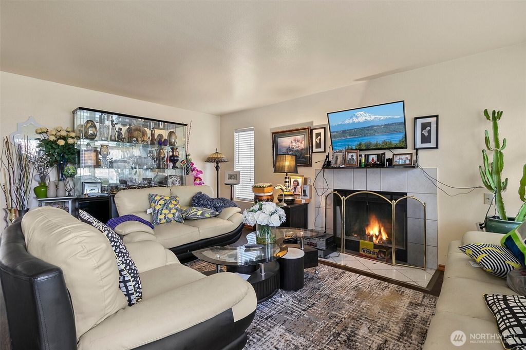 Photo of 22125 112th Place SE, Kent, WA 98031 (MLS # 2336871)