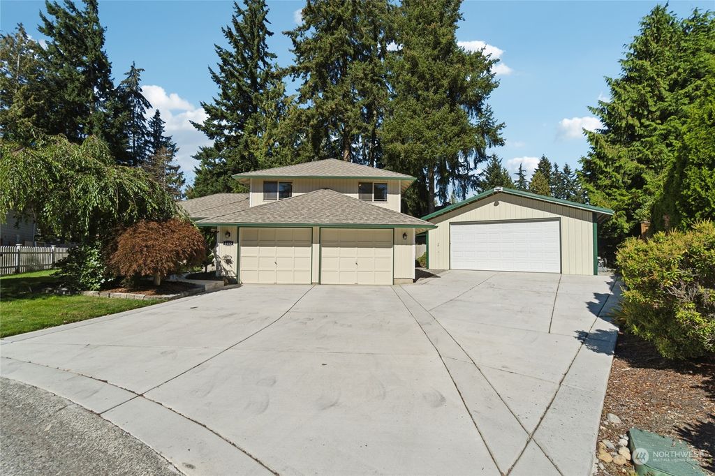 Photo of 3113 108th Place SE, Everett, WA 98208 (MLS # 2294474)