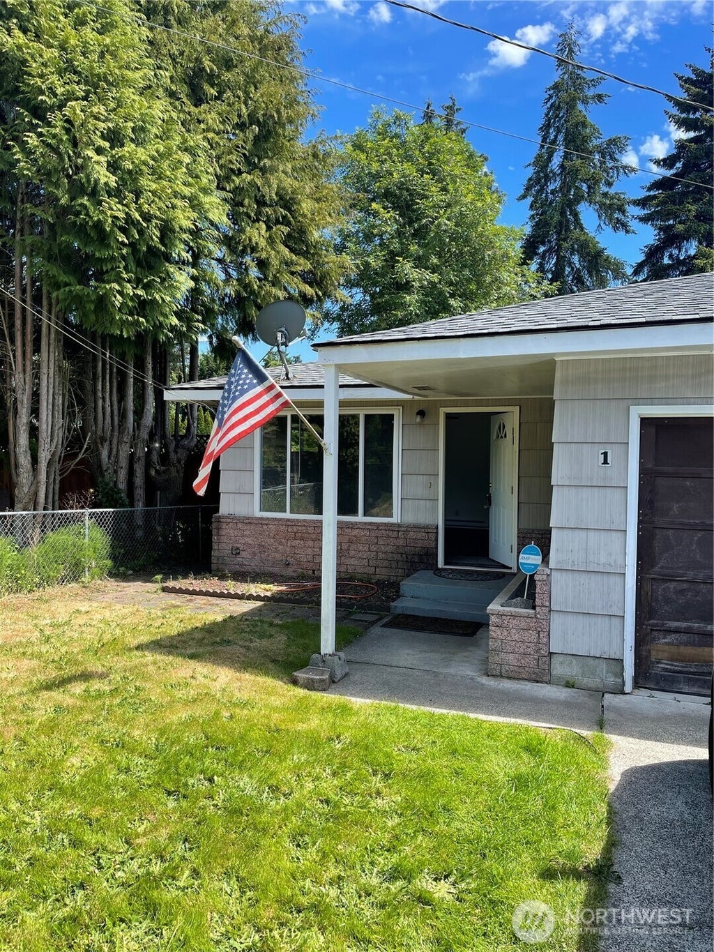 Photo of 1 PACIFIC Place #1, Longview, WA 98632 (MLS # 2576121)