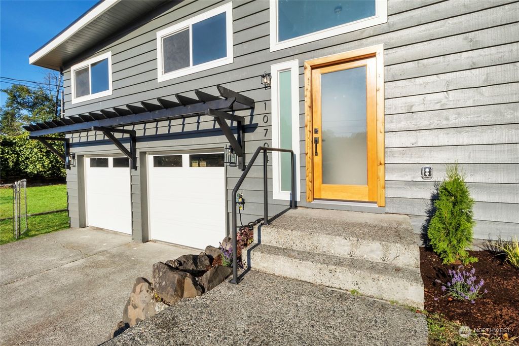 Photo of 10704 25th Avenue SW, Seattle, WA 98146 (MLS # 2152414)