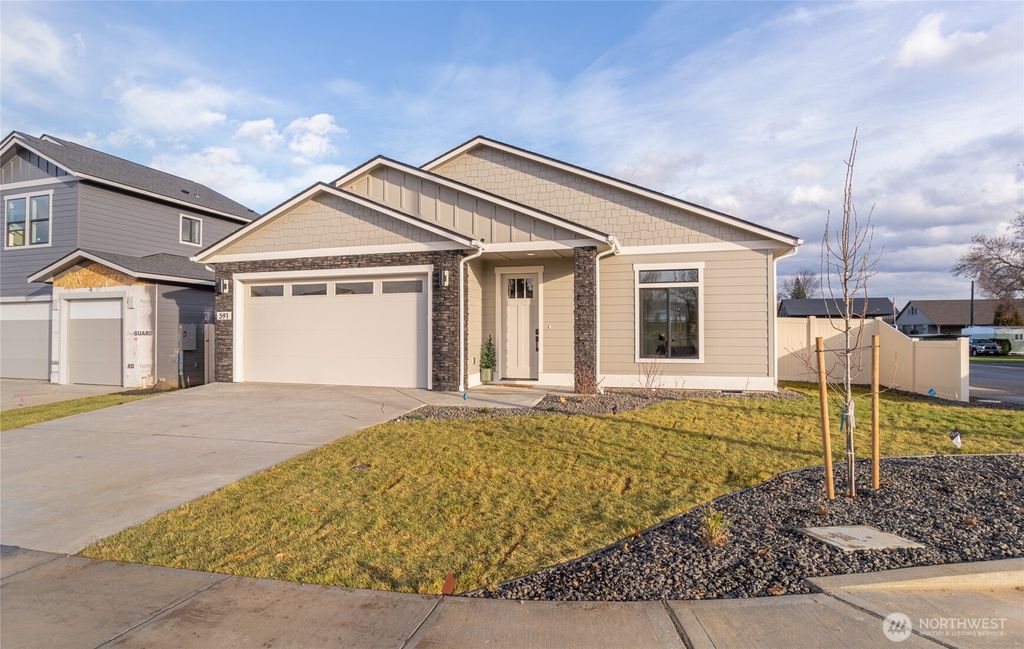 Photo of 2601 6th ST SE, East Wenatchee, WA 98802 (MLS # 2495508)