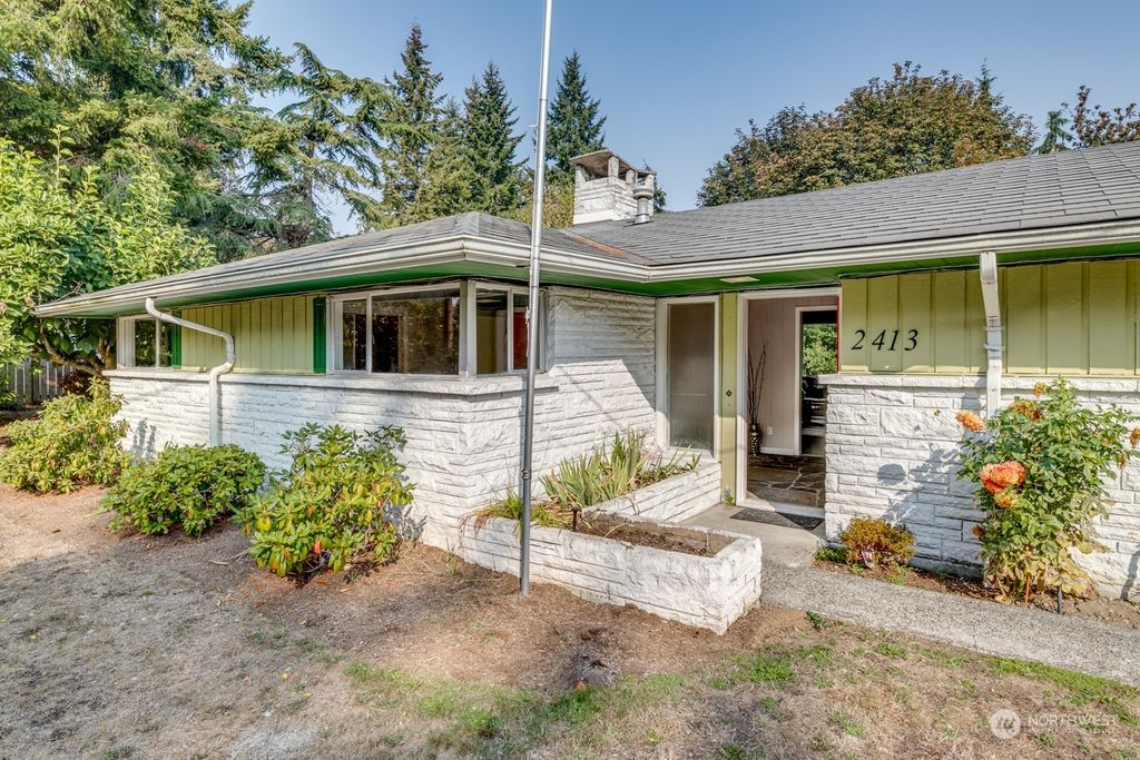 Photo of 2413 Del Campo Drive, Everett, WA 98208 (MLS # 2011133)