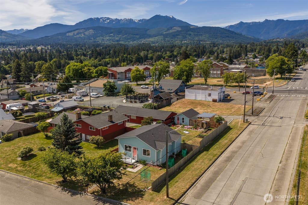 Photo of 940 W 7th Street, Port Angeles, WA 98363 (MLS # 2533718)