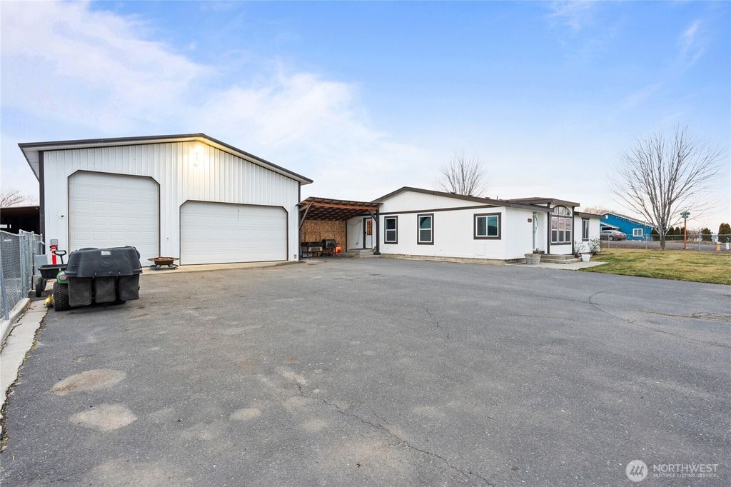 Photo of 2211 W SIELAFF Lane W, Othello, WA 99344 (MLS # 2474956)
