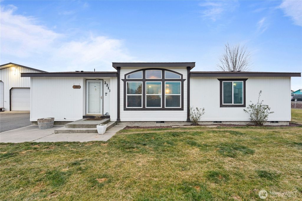 Photo of 2211 W SIELAFF Lane W, Othello, WA 99344 (MLS # 2474956)