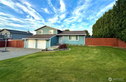 Photo of 2404 Mark Avenue, Richland, WA 99352 (MLS # 2405350)
