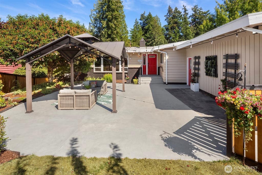 Photo of 1512 167th Avenue SE, Bellevue, WA 98008 (MLS # 2571944)