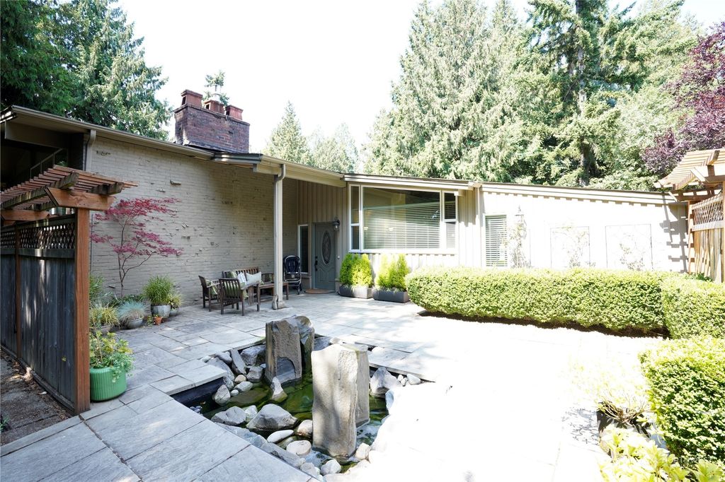 Photo of 9040 Points Drive NE, Yarrow Point, WA 98004 (MLS # 2189128)