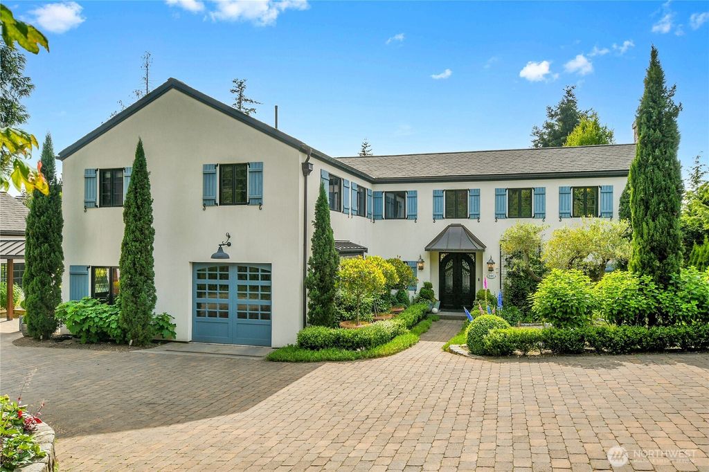 Photo of 13407 Holmes Point Drive NE, Kirkland, WA 98034 (MLS # 2391674)