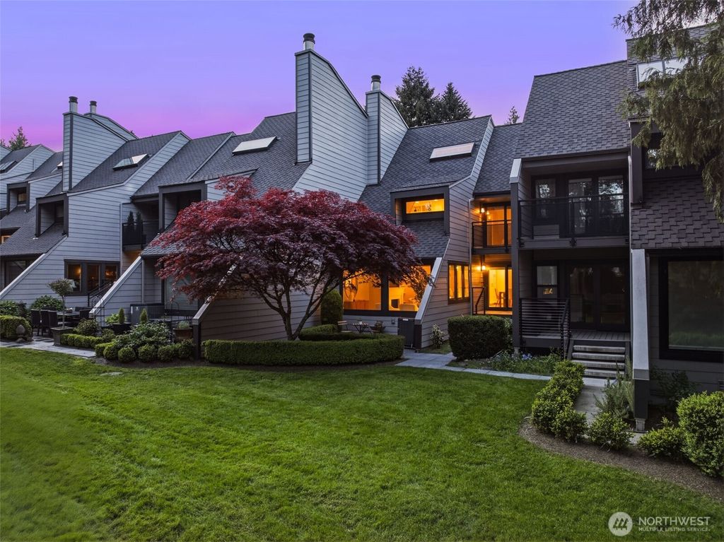 Photo of 10327 NE 19th Place, Bellevue, WA 98004 (MLS # 2520215)