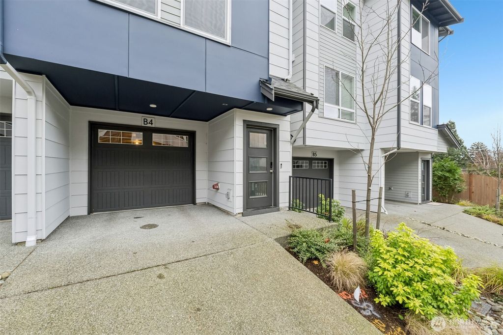 Photo of 14925 44th Avenue W #B4, Lynnwood, WA 98087 (MLS # 2463468)