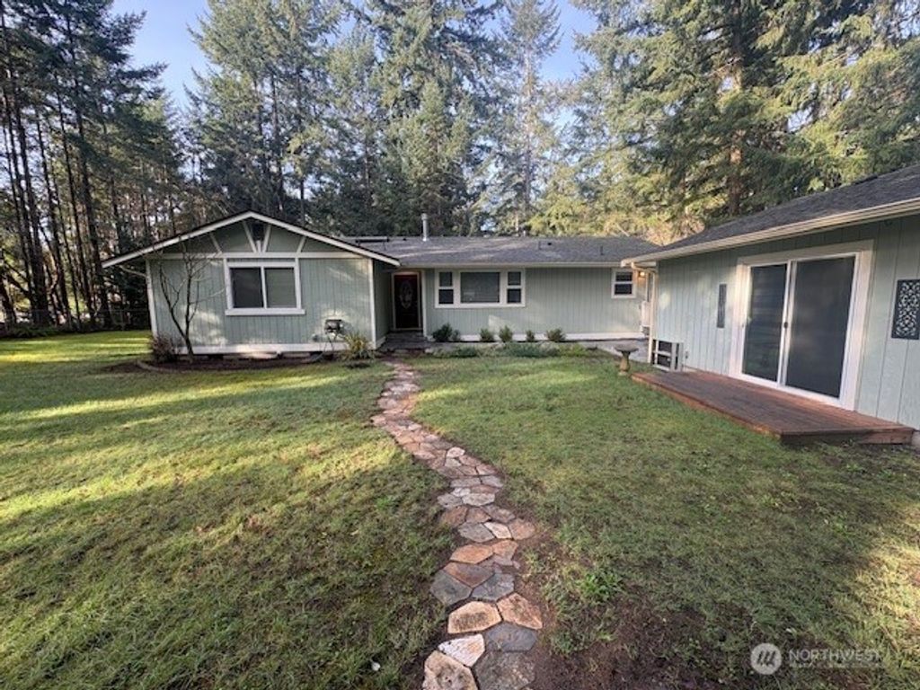 Photo of 828 Island Blvd Blvd, Fox Island, WA 98333 (MLS # 2477315)