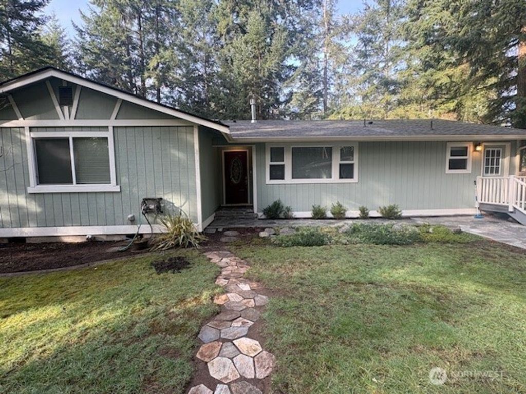 Photo of 828 Island Blvd Blvd, Fox Island, WA 98333 (MLS # 2477315)